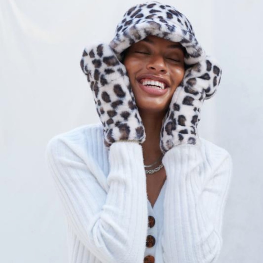 Urban Outfitters Faux Fur Leopard Print Convertible Fingerless Mittens